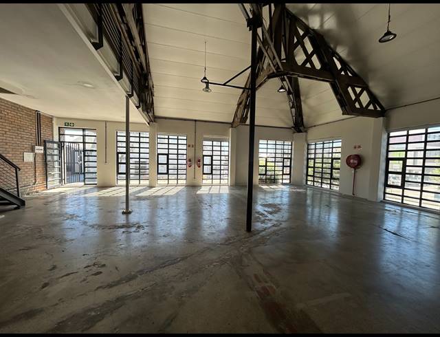 297M² BUILDING TO LET IN SALT RIVER